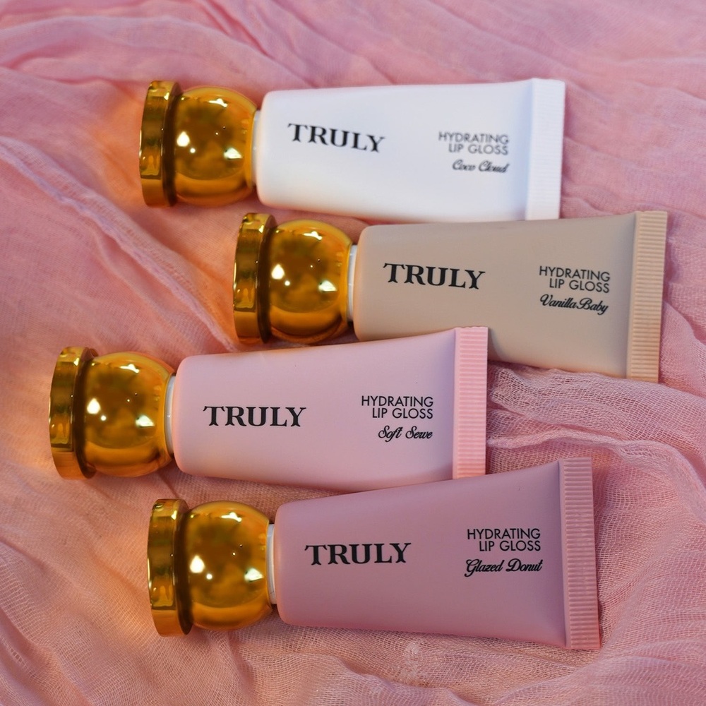 🎀 Truly Hydrating Lip Gloss – Vanilla Baby (Nude Beige) ✨ - Picture 6 of 8